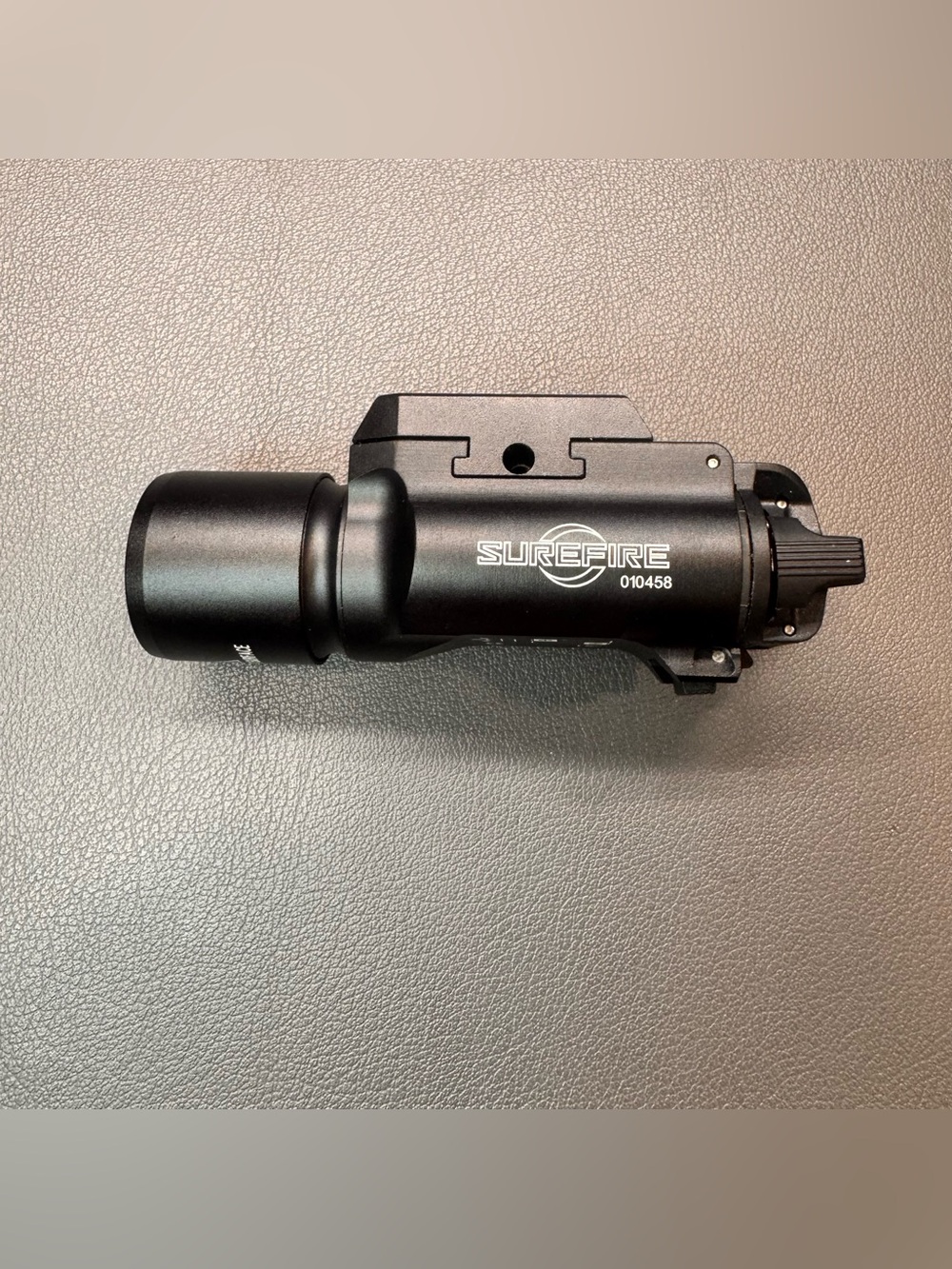 SureFire X300-B x300 ultra Tactical Flashlight Ultra Weapon Light 1000 lumens Bl